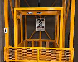 Locação de elevador de carga para obra