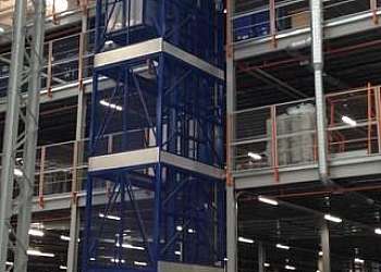 Elevador de carga e pessoas Elevador de carga e pessoas