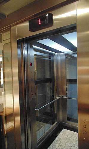 elevador de passageiros