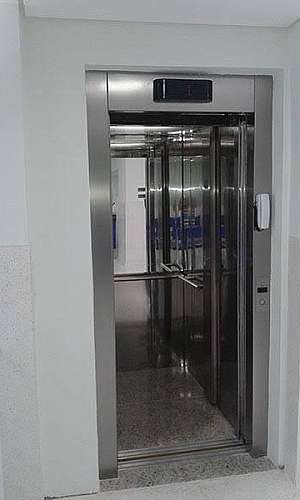 elevador de serviço e social