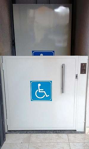 Elevador para cadeirante  Elevador para cadeirante