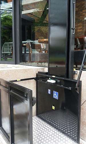Elevador plataforma para cadeirantes Elevador plataforma para cadeirantes