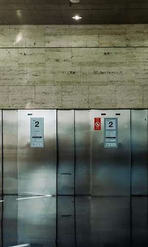 especialista em manutenção de elevadores
