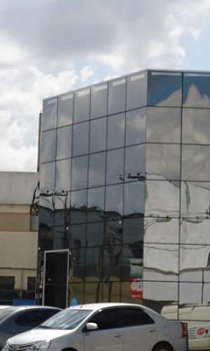 fachada de vidro comercial
