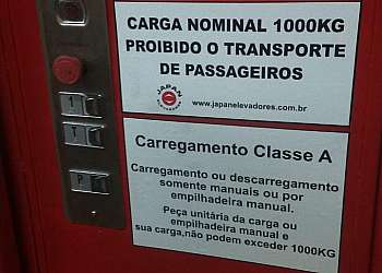 Manutenção corretiva em elevador monta carga Manutenção corretiva em elevador monta carga