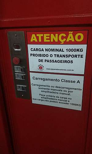 Manutenção corretiva em elevador monta carga Manutenção corretiva em elevador monta carga