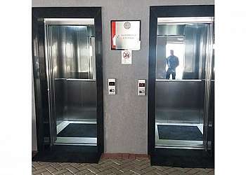 Manutenção de elevador social