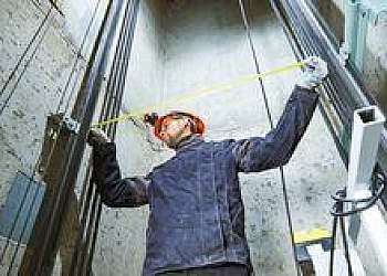 Manutenção de um elevador Manutenção de um elevador