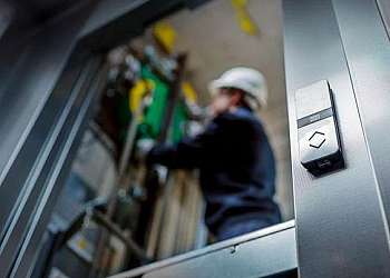 Manutenção preventiva e corretiva de elevadores Manutenção preventiva e corretiva de elevadores