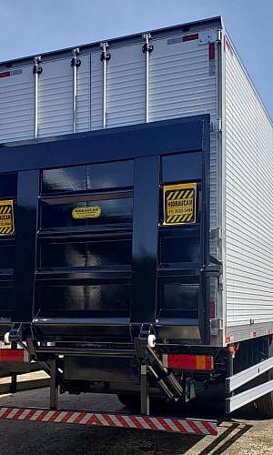 Plataforma hidráulica para baú Plataforma hidráulica para baú