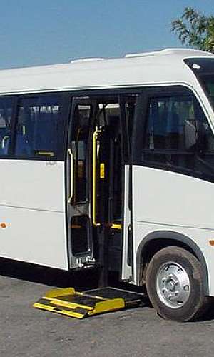 Plataforma para portadores de deficiências físicas para microônibus Plataforma para portadores de deficiências físicas para microônibus
